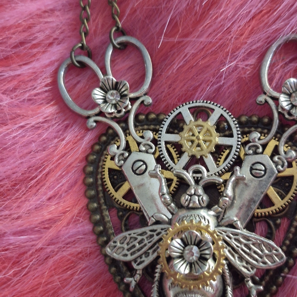 Steampunk Heart Pendant Necklace - Picture 5 of 7